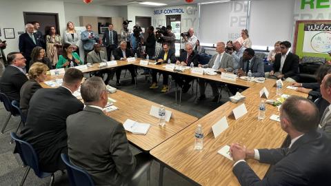 Moolenaar leads a roundtable discussion between Secretary McMahon and Michigan charter school administrators.&nbsp;